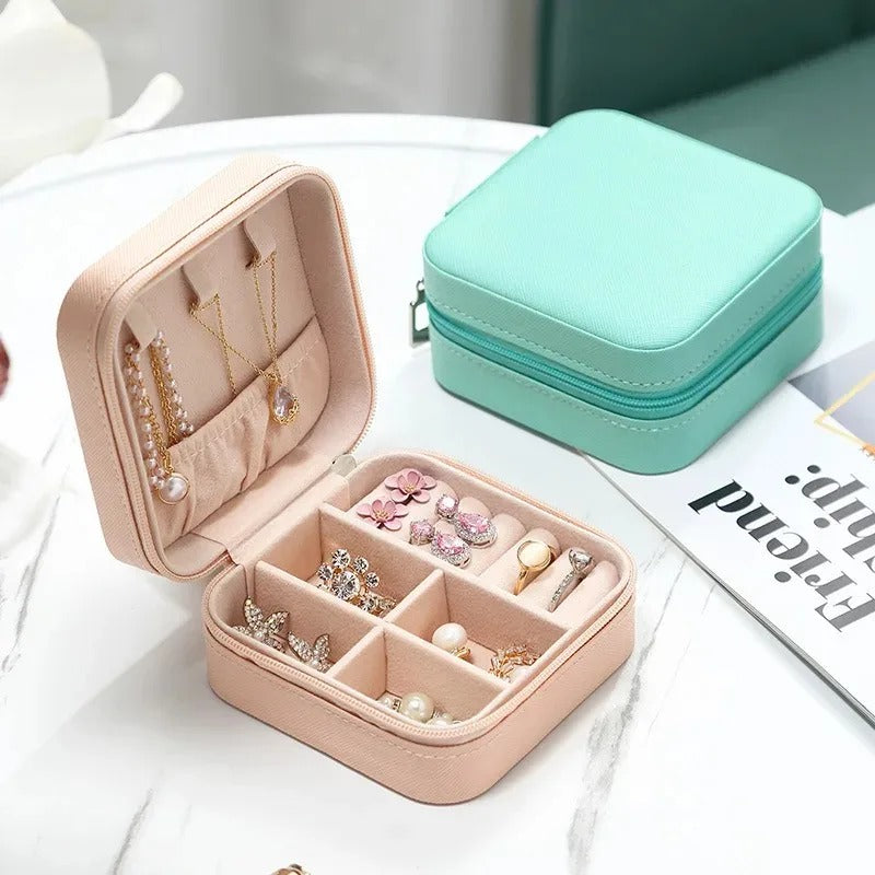 Mini Jewelry Travel Case – Portable & Elegant Jewelry Organizer Box for Rings, Earrings & Necklaces