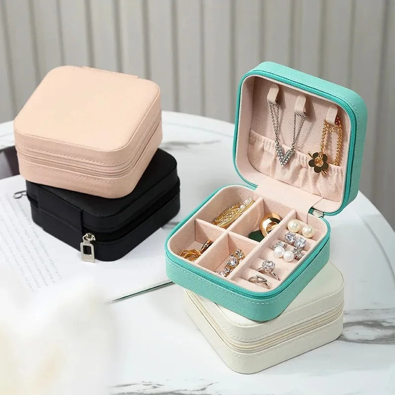 Mini Jewelry Travel Case – Portable & Elegant Jewelry Organizer Box for Rings, Earrings & Necklaces